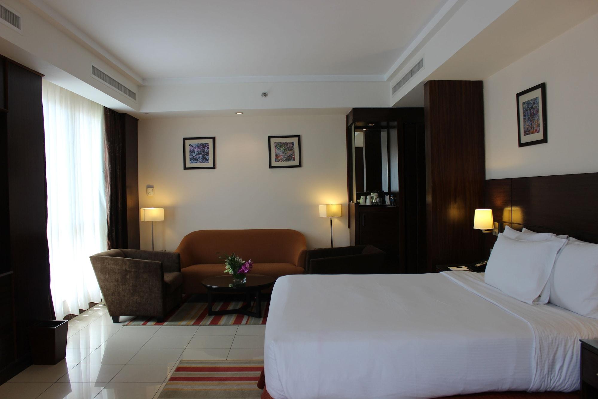 Doubletree By Hilton Hotel Aqaba Exterior photo A room at the hotel