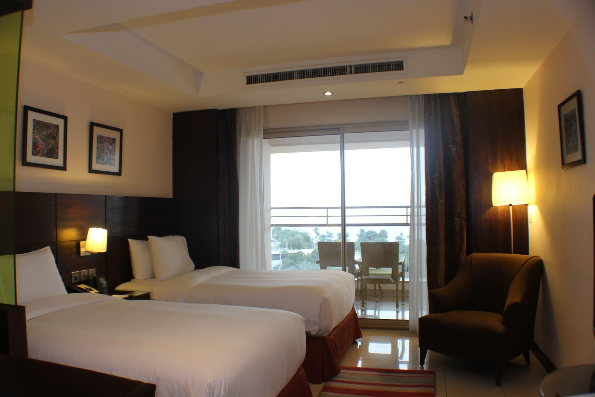 Doubletree By Hilton Hotel Aqaba Exterior photo A room at the hotel