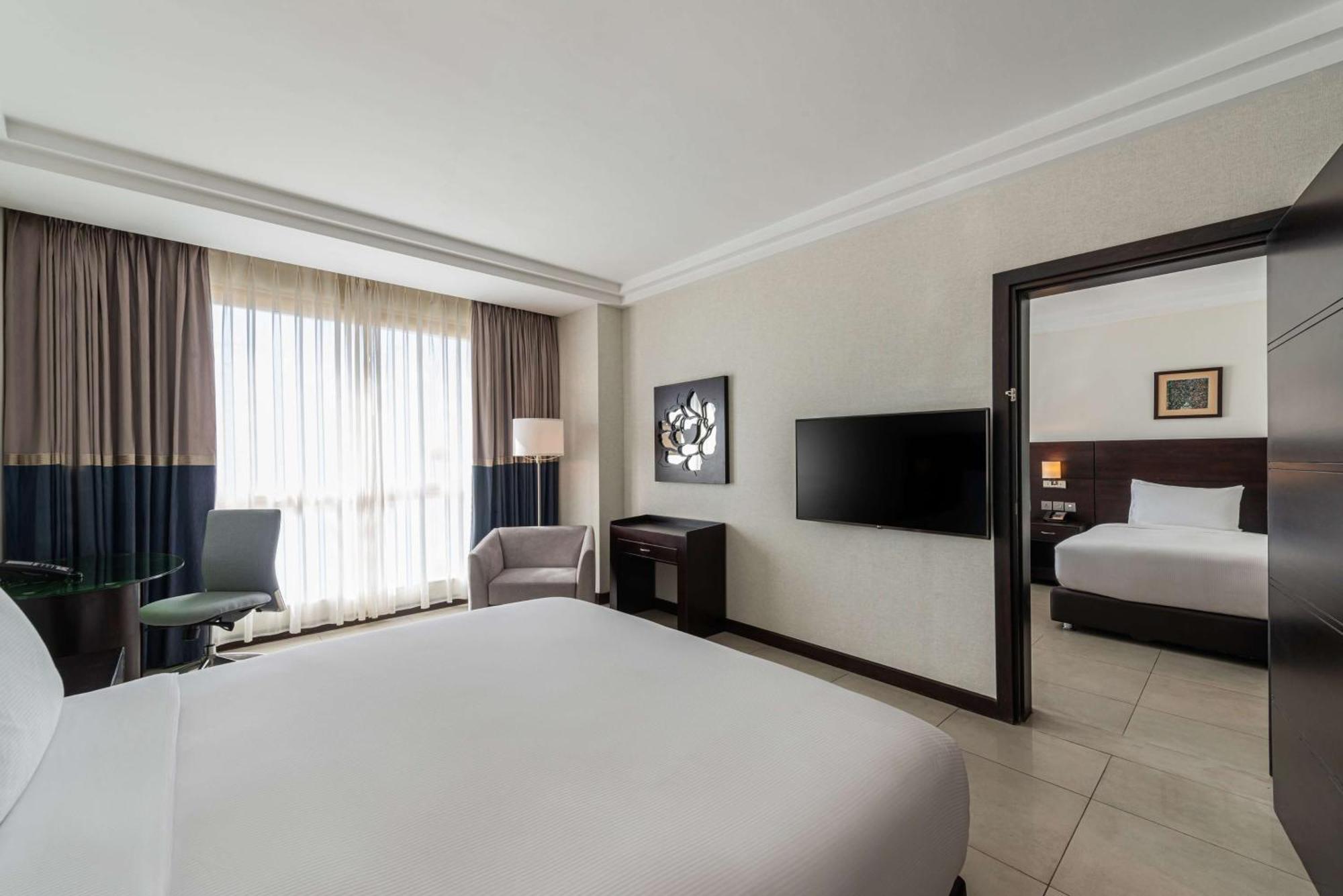Doubletree By Hilton Hotel Aqaba Exterior photo Family Suite