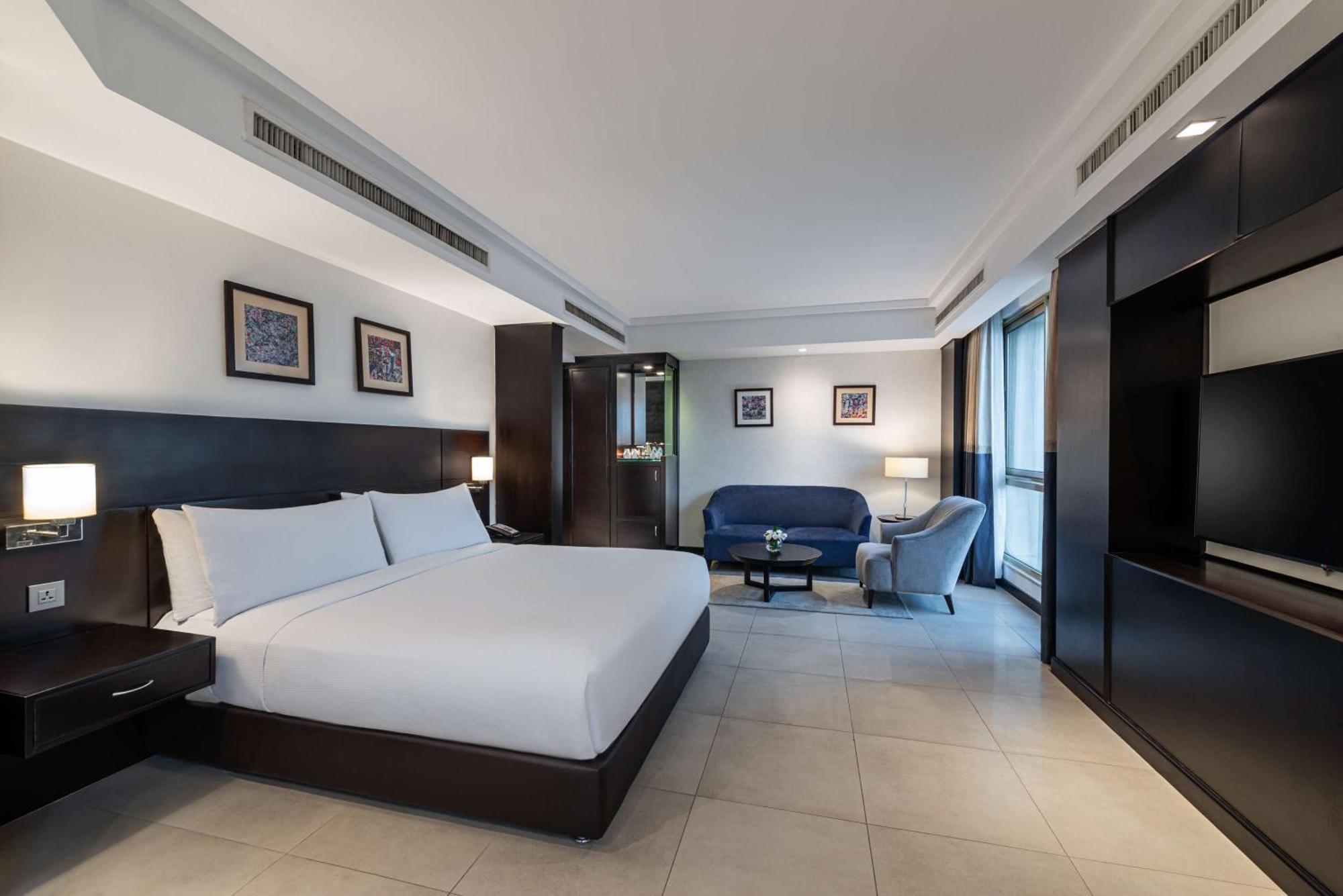 Doubletree By Hilton Hotel Aqaba Exterior photo A room at the hotel