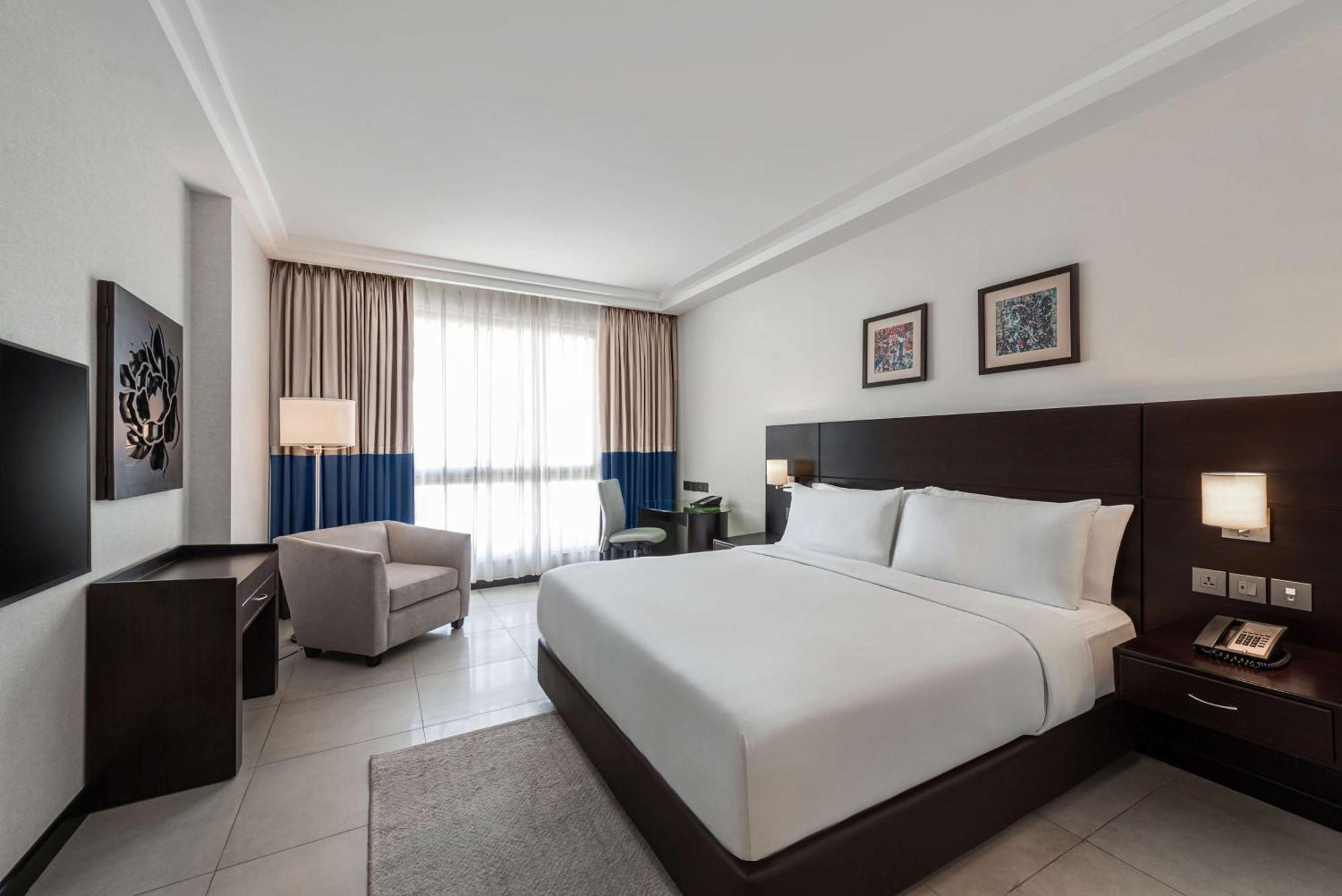 Doubletree By Hilton Hotel Aqaba Exterior photo A room at the hotel