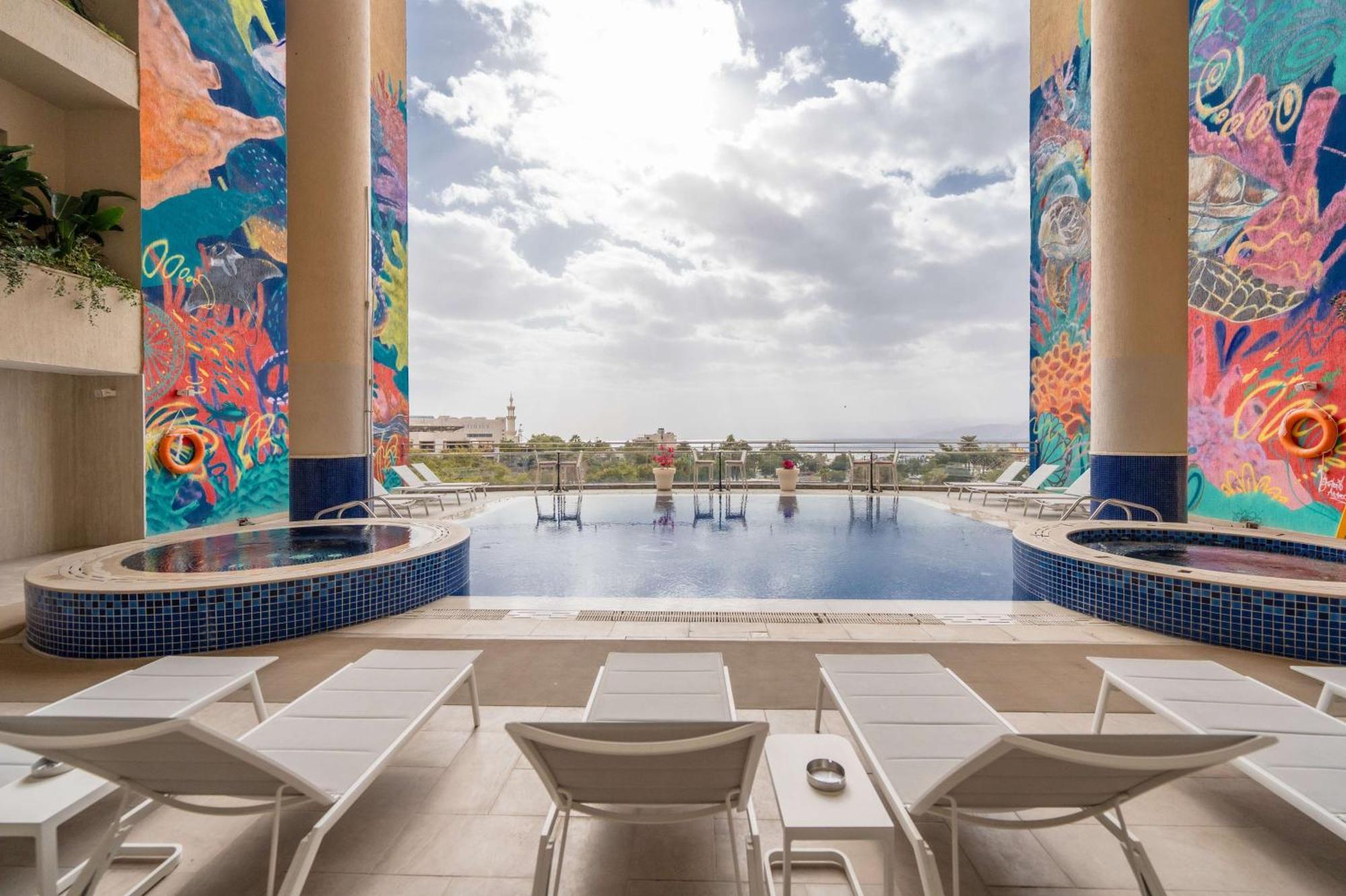 Doubletree By Hilton Hotel Aqaba Exterior photo